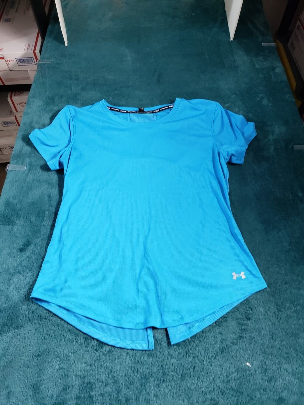 Under Armour Top Size Medium Women Blue Run Performance Short Sleeve Ladies Slit